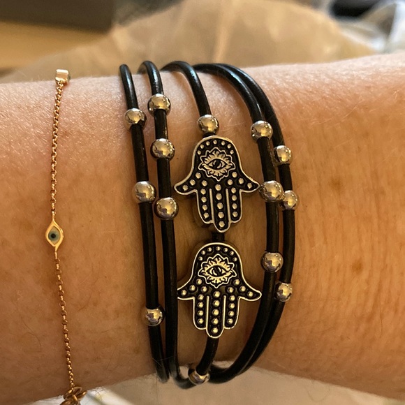 NWOT - BLACK WRAP LEATHER STRAP HAMSA BRACELET WITH MAGNETIC CLOSURE - Picture 3 of 12
